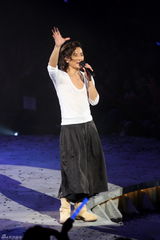 高清组图：郑伊健演唱会 舒淇登台与其热吻