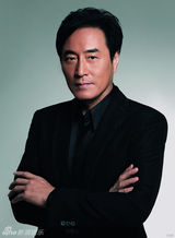 组图：杨立新多面写真 诠释舞台影视双重性格