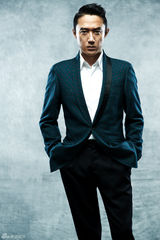 组图：王新写真展气场 演绎低调的奢华