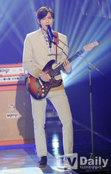 组图：CNBLUE录《The Show》 ToHeart表现抢眼