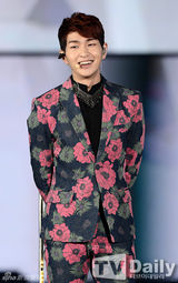 组图：SHINee等亮相活动 Rainbow等T台走秀