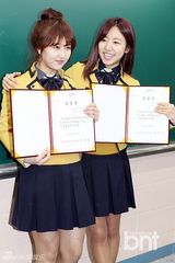 组图：Apink与BOYFRIEND等爱豆艺高毕业