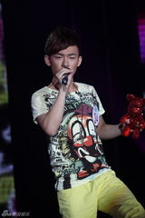 幻灯组图：快男突围赛第五场 “回锅肉”惊险晋级