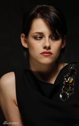 幻灯图集：克里斯汀-斯图尔特穿无袖礼服拍写真