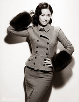 组图：周韵全新质感写真 尽显法式复古怀旧韵味