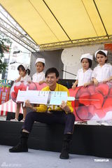 组图：严爵MV中谈恋爱 假戏真吻被漏拍