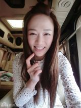 组图：陈乔恩微博九连拍 挤眼嘟嘴卖萌可爱