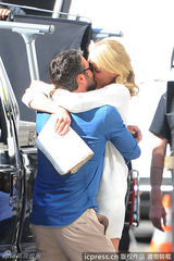 组图：迪亚兹新片热吻ladygaga男友