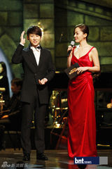组图：孙浩英《歌剧明星》获胜 严智苑主持礼服抢眼