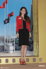 组图：Angelababy带闪钻 否认因黄晓明进福布斯