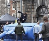 组图：《夏洛克》再曝片场照 卷福揭生死谜团