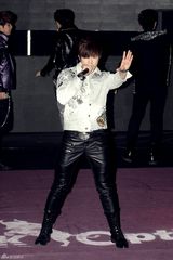 高清组图：韩团2PM出席活动劲歌热舞点燃激情