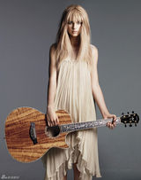 高清图：斯威夫特《ELLE》大片 时尚歌手笑容甜美