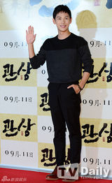 组图：朴有天金秀贤等助阵李钟硕新片试映