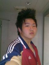 组图：已故名嘴罗京18岁儿子近照曝光