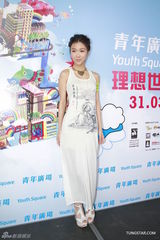 组图：薛凯琪亮相插画展 力撑房祖名称其不花心