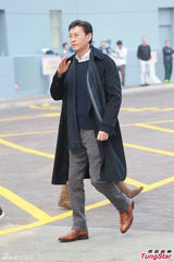 组图：方逸华跪拜邵逸夫 刘德华张学友致祭