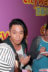 组图：马赛被曝同性恋还吴卓羲清白 胡杏儿担心