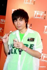 高清组图：古巨基代言日本料理 尝试炮制北海道雪糕