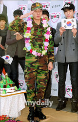 组图：神话成员Andy正式退役 李准基李莞等欢送