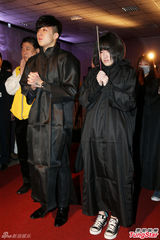 组图：高凌风公祭好友送行 儿子盼争产风波平息