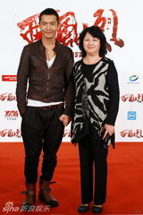 高清组图：《西风烈》首映 黄晓明和妈妈首度亮相