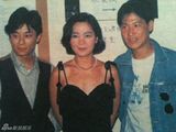 组图：邓丽君与好友珍贵合影 青霞热吻成龙搂肩