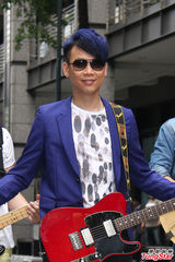 组图：陶喆蓝发义挺金曲奖 澄清炮轰评审口水战