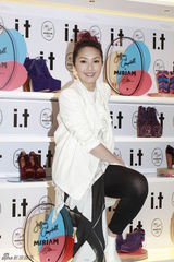 组图：杨千嬅设计鞋有成就感 曝老公金像奖穿内增高