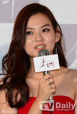 组图：《少女》试映会 金时厚金允慧共谱纯恋