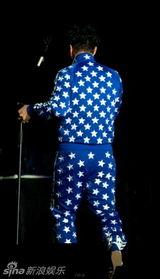 幻灯图：陈奕迅北京开唱 搞笑模仿刘德华