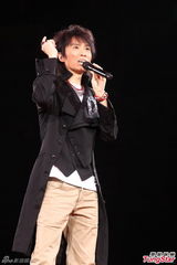 组图：黄子华栋笃笑香港首演 许志安郭蔼明捧场