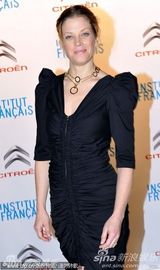 高清：老牌明星Syberberg获法国文化部长授艺术勋章