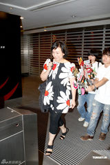 组图：谭咏麟60岁大寿 坦言永远最感谢母亲