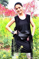 幻灯图集：阿娇亮相南宁桃花节 赏花盼走桃花运