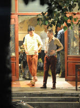 组图：影版《北爱》开机 陈思成王学兵深夜拍戏