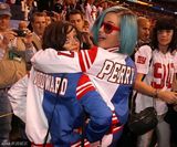 组图：凯蒂佩里鬼马造型亮相超级碗开场秀