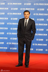 组图：万达百米红毯第二秀 梁朝伟赵薇众星百态