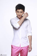 组图：李彦希清爽写真 尽显阳光型男无限活力
