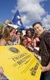 高清组图：新晋“美偶”冠军斯考迪游迪士尼乐园