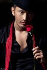 高清图：黄晓明全新魅惑写真 展现天使与撒旦双面