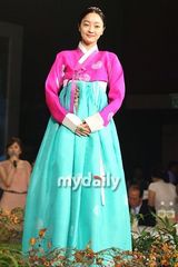 组图：东方神起有天穿古装亮相 现场上演变装秀