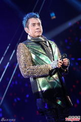 组图：谭咏麟不认豪宅传闻 李克勤想送小孩上学