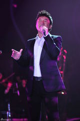 组图：歌手2突围赛廖凡主持 邓紫棋周笔畅观战