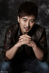 组图：高梓淇熟男写真 牛仔夹克演绎沧桑