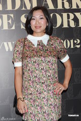 组图：温碧霞纱裙妩媚动人斗艳港姐张名雅