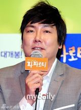 组图：韩石圭吴达秀等出席《帕瓦罗蒂》首映