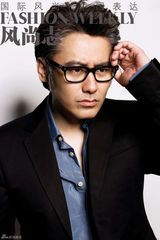 高清图：吴秀波写真登封面 大男人也爱搞怪风格