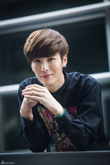 高清组图：独家对话韩国摇滚花美男鲁敏宇