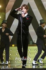 组图：Rain复出霸气夺冠 东方神起帅气回归